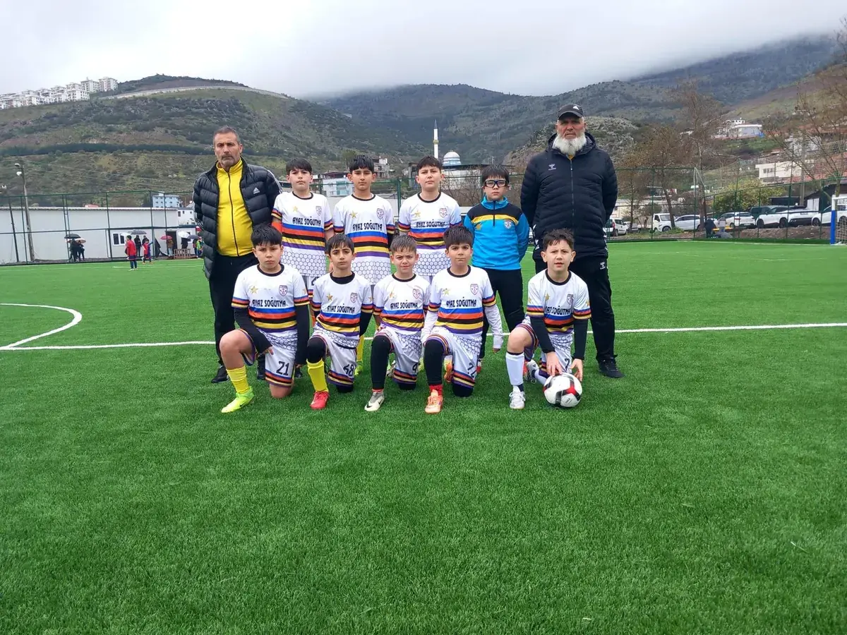 U11 2015 yaş grubu beyaz forma takım pozu